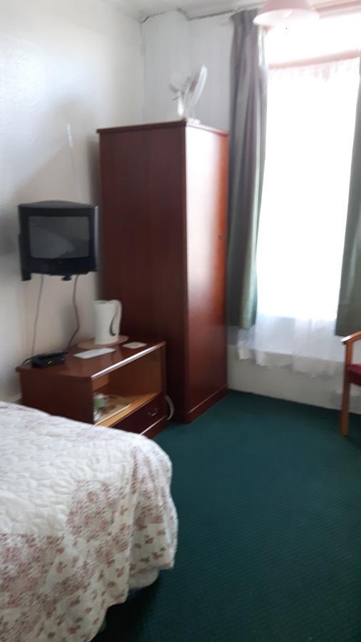 Victoria Inn Алстон Экстерьер фото