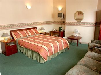 Victoria Inn Алстон Экстерьер фото